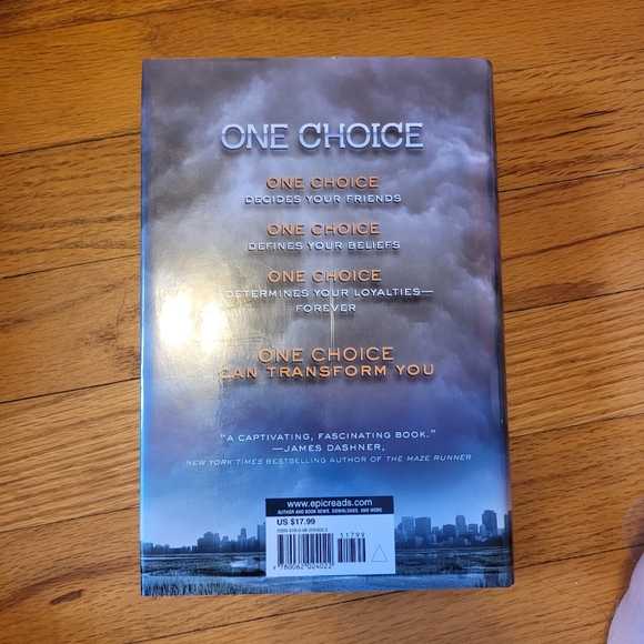 Divergent series trilogy hardcover - Picture 2 of 7